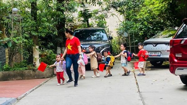 Bé tập hành quân