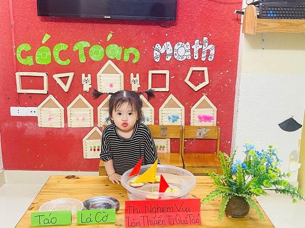 Wow, còn cắm được cả cờ!