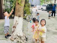 Chúng mình ra ngoài chơi