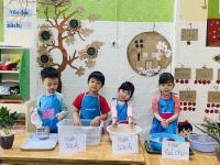 Rửa bát giúp mẹ