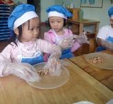 Đầu bếp nhí Kids'Space với món nem rán