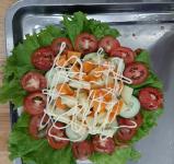 Bé tập làm Salad