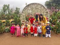 Dạo chơi vườn hoa bãi Đá sông Hồng